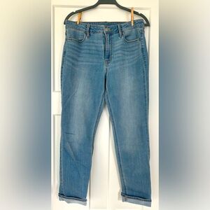 Old Navy High Rise Straight Jeans. Stretch. Size 10.